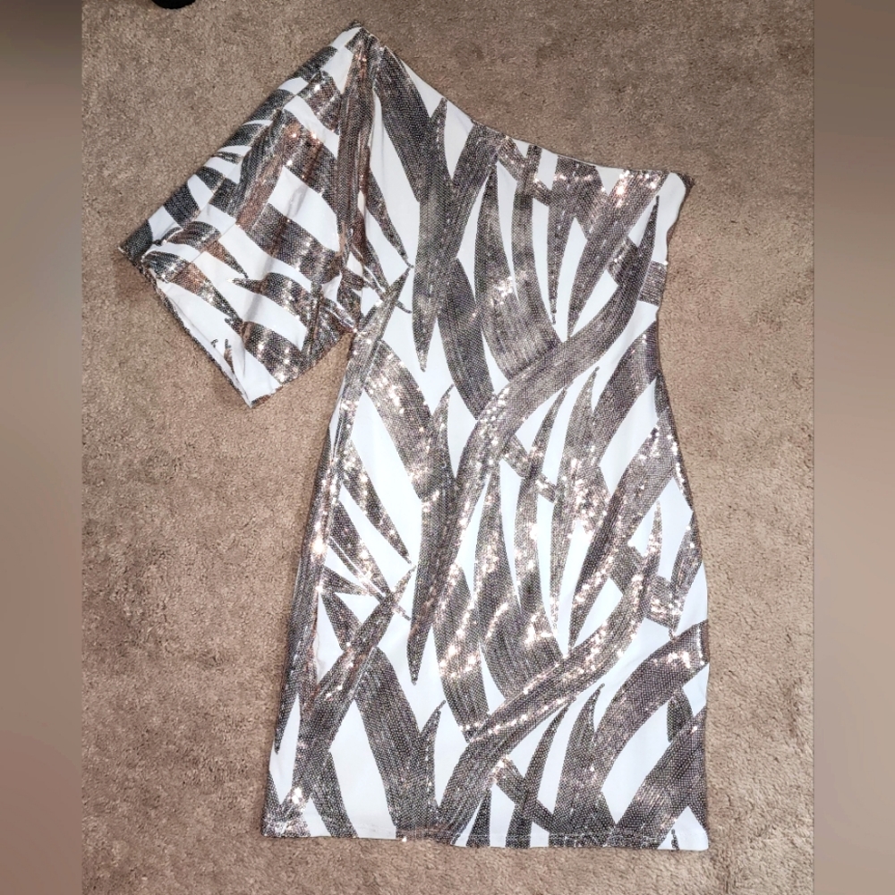 One shoulder sequins dress